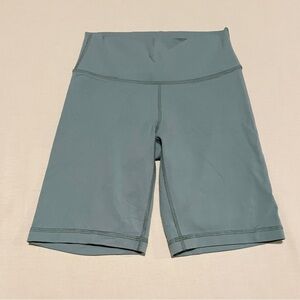 Tna Arritzia High-Waisted Biker Shorts Size Medium